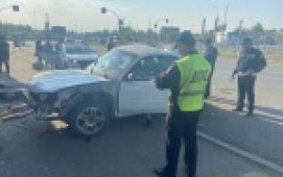 Пьяный первоуралец на легковушке протаранил автобусную остановку