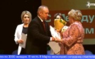 Для первоуральских женщин-металлургов организовали праздничный концерт