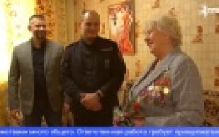 Первоуральские полицейские поздравили женщин-ветеранов ОМВД