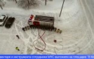 Первоуральские пожарные записали видеооткрытку к Международному женскому дню