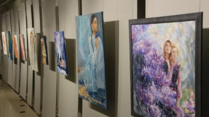 Екатеринбургская художница открыла выставку в ИКЦ