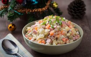 Стоимость салата оливье в Свердловской области за год выросла на 7,5%