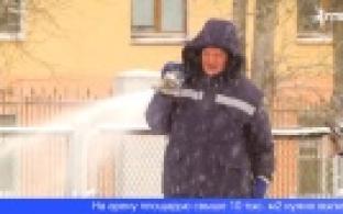 На стадионе «Уральский трубник» началась заливка льда