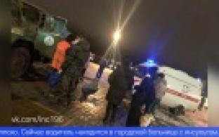 Грузовик на высокой скорости вылетел на набережную городского пруда