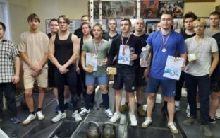 Абсолютное первенство по гиревому спорту прошло в Первоуральске