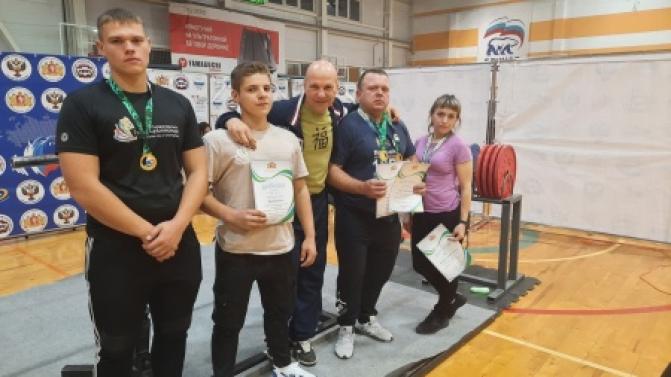 Две золотые медали завоевал первоуралец на чемпионате Свердловской области по пауэрлифтингу