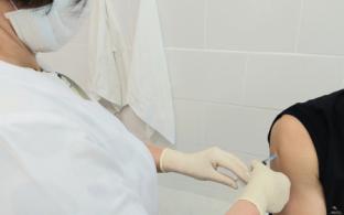 «Вакцинируйтесь! Ковид никуда не ушел!»