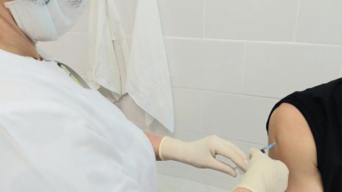 «Вакцинируйтесь! Ковид никуда не ушел!»