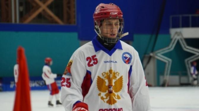 Полузащитник "Уральского трубника" стал серебряным призёром хоккейного турнира