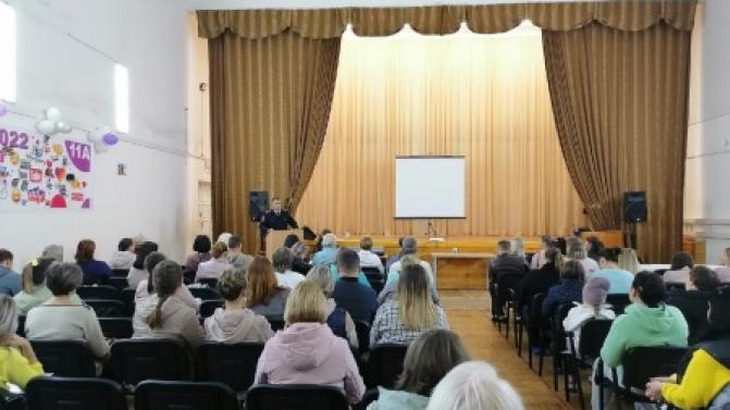 О необходимости соблюдать ПДД напомнили родителям юных первоуральцев