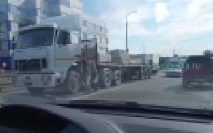 В Талице образовалась пробка из-за грузовика на мосту