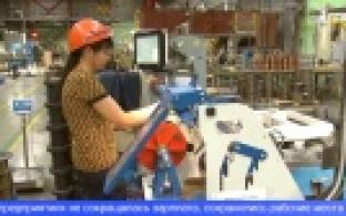 Губернатор проверил, как соблюдаются условия труда рабочих на уральских предприятиях