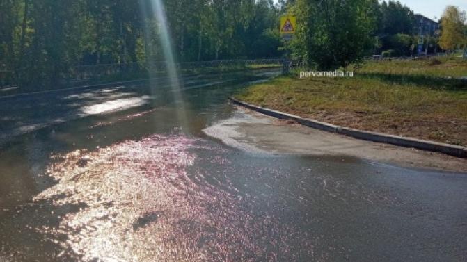 На перекрёстке Строителей-Ульяны Громовой - коммунальная авария