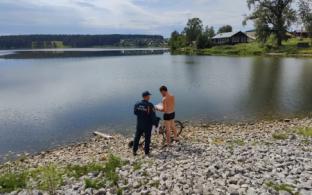 О безопасности во время отдыха у воды напомнили первоуральские спасатели