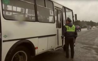 52 раза нарушили правила дорожного движения водители автобусов и такси