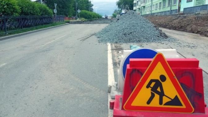 Первоуральск встал в пробки из-за перекрытия участка проспекта Ильича