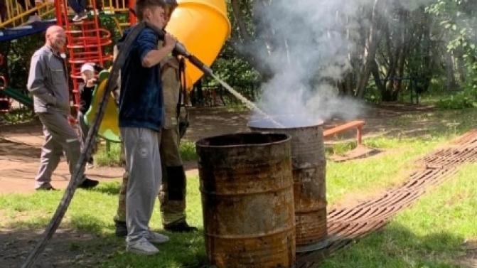 Юные первоуральцы приняли участие в «пожарной эстафете»