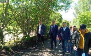 Глава Первоуральска проверил выполнение дорожных работ на улице Советская