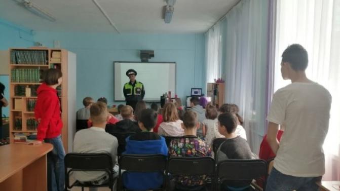 Не гулять по ночам, не нарушать ПДД и не разговаривать с незнакомцами