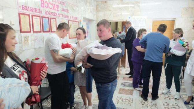 В Первоуральском перинатальном центре прошла торжественная выписка новорожденных