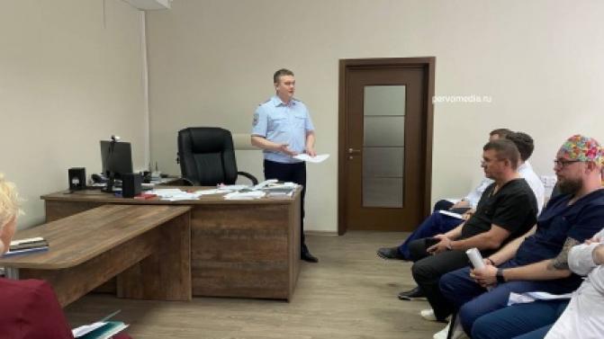 Начальник ОМВД Первоуральска встретился с медиками