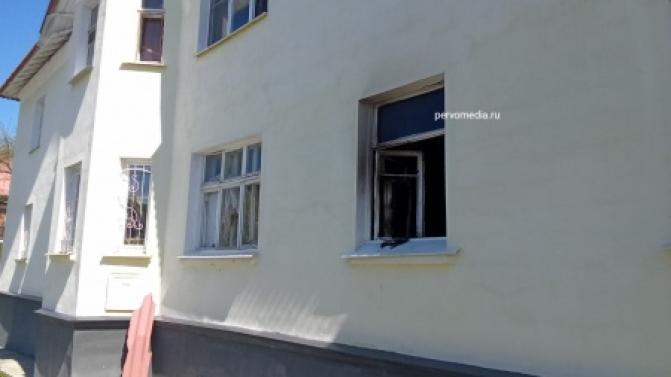 На Металлургов, 10 произошёл пожар в квартире на первом этаже