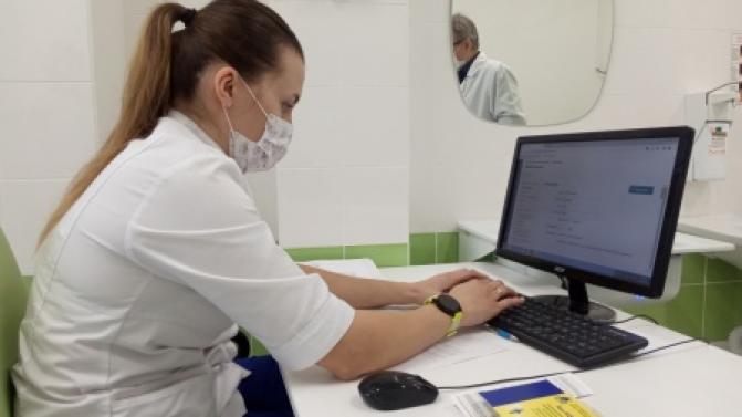 Еще 100 подростков в Первоуральске привиты первым компонентом вакцины от COVID-19