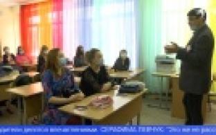 Родители будущих выпускников школ сели за парты