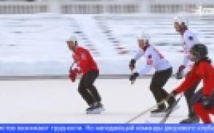 Воспитанники дворовых клубов соревновались с хоккеистами «Уральского трубника»