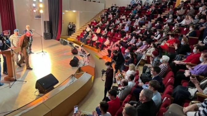 Праздничный концерт ко Дню защитника Отечества прошел в Первоуральске