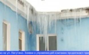 Жители улицы Чкалова опасаются падения сосулек с крыш их домов