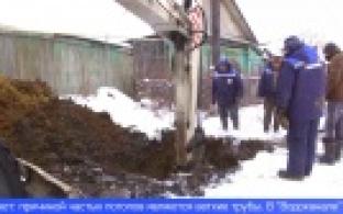 В микрорайоне Талица прорвало трубу с холодной водой