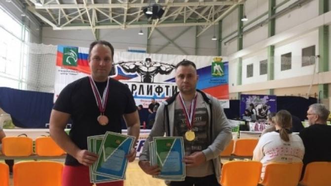 Первоуральцы стали победителями областных соревнований по пауэрлифтингу в дисциплине "Жим"