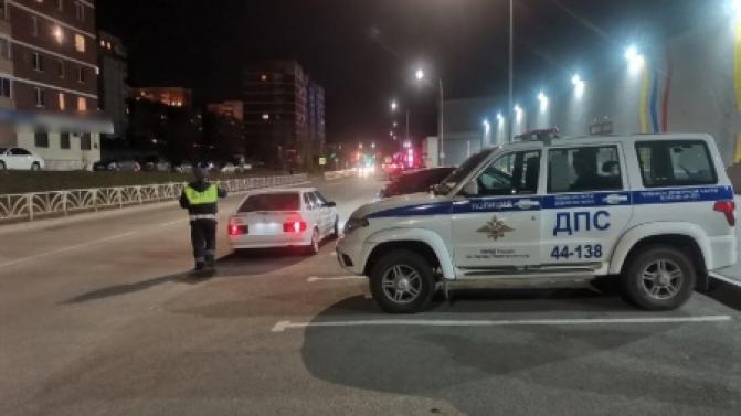 Восемь первоуральцев сели пьяными за руль