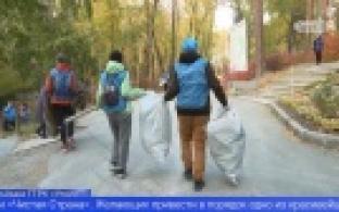 Первоуральские экоактивисты помогли прибрать берег Исети