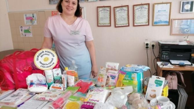 Подарочные наборы получили будущие мамы Первоуральска