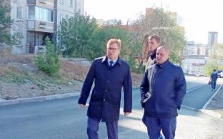 Комиссия из администрации проверила качество ремонта дорог