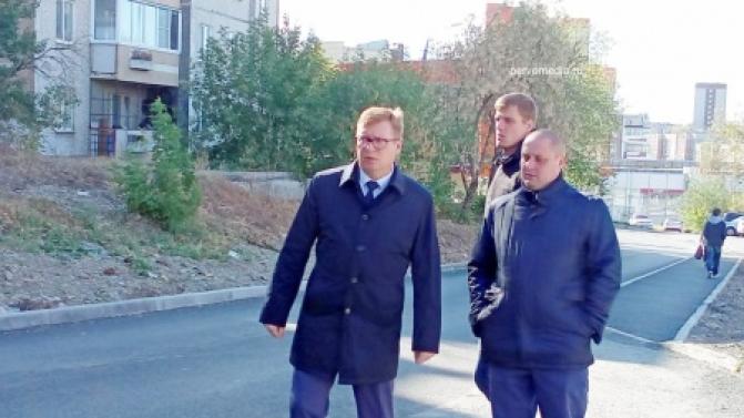 Комиссия из администрации проверила качество ремонта дорог