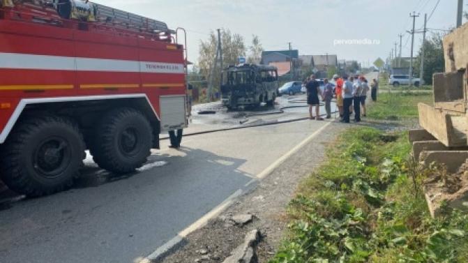 В Шайтанке на улице III Интернационала сгорел автобус