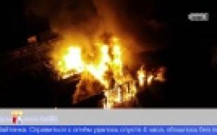 В Первоуральске в пожарах пострадали деревянный дом и автомобили