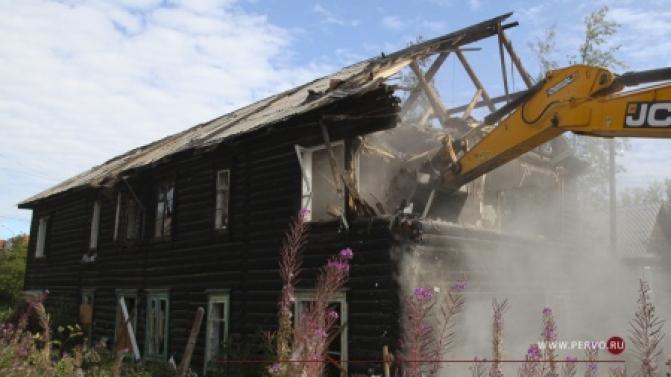 Сегодня в микрорайоне Динас сносят дом №3 на улице Свердлова