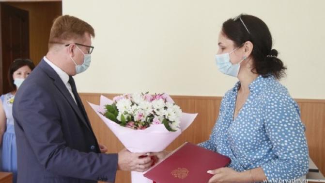 Семья Павловых из Первоуральска получила сертификат на улучшение жилищных условий