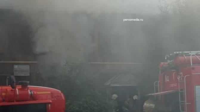 В микрорайоне Талица произошел пожар в бараке