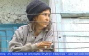 Жители дома в Талице страдают от неприятного соседства