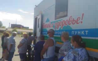 Сто человек привили от COVID-19 в передвижном ФАПе