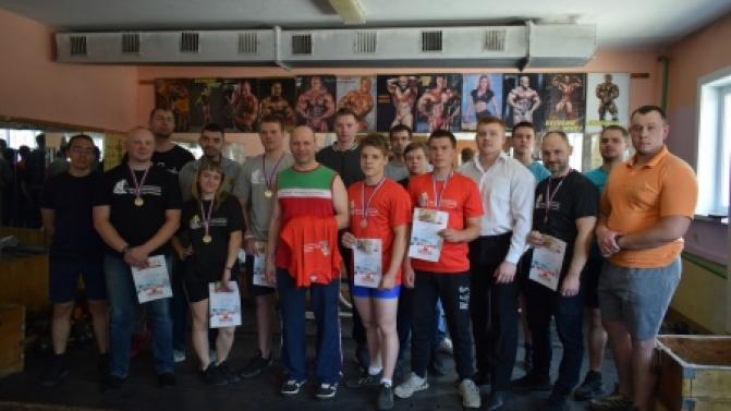 В Первоуральске завершился абсолютный чемпионат по классическому пауэрлифтингу