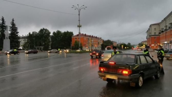 Пять первоуральцев сели пьяными за руль