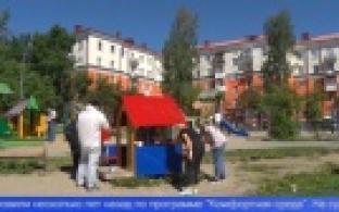 Субботник на детской площадке в центре города