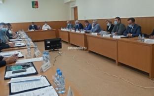 В Первоуральске проходит заседание городской Думы