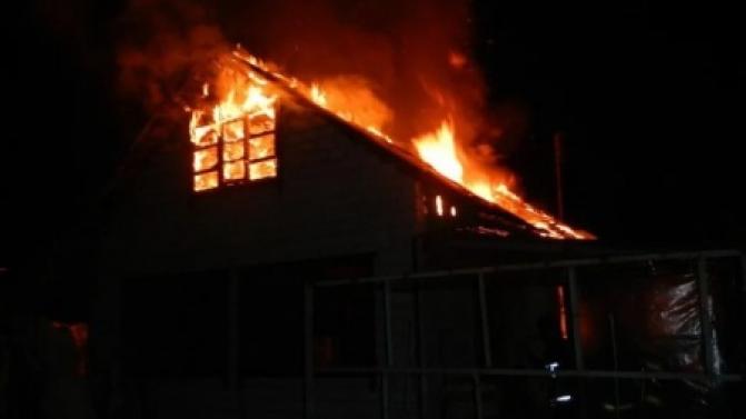 В Первоуральске сгорел садовый дом